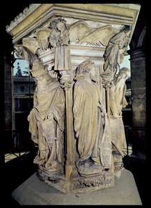 Bem de Moisés, detalhe mostrando o pedestal hexagonal com as figuras de Daniel (centro) e Zacarias (esquerda) 1395-1404